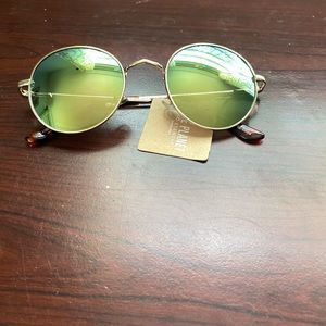 NWT Blue planet gold rimmed polarized sunglasses